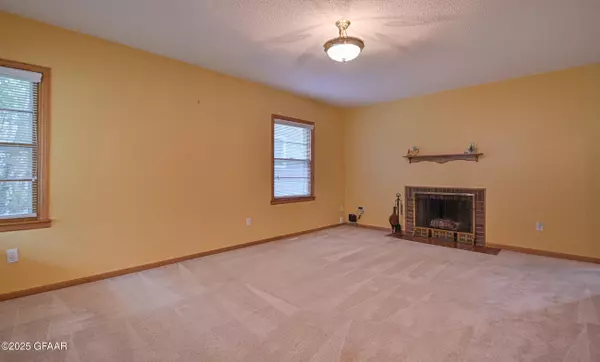 Grand Forks, ND 58201,1518 WALNUT ST