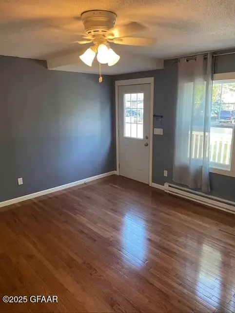 East Grand Forks, MN 56721,604 21ST ST NW