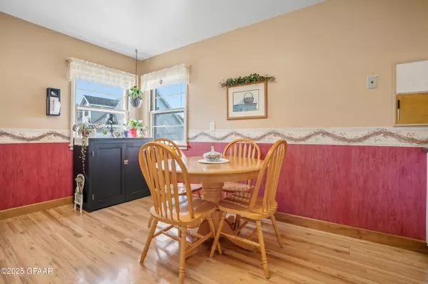 East Grand Forks, MN 56721,320 5TH AVE SE