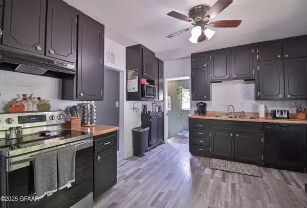 Grand Forks, ND 58203,1523 6TH AVE N