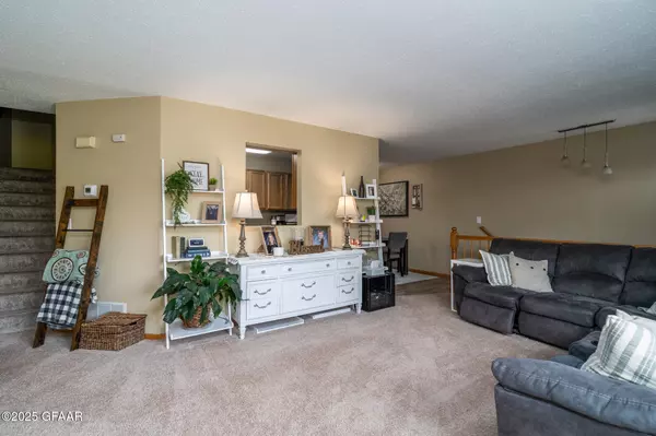 Grand Forks, ND 58201,2185 26TH AVE S