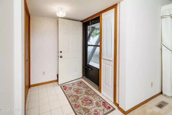 Grand Forks, ND 58201,4606 BELMONT RD