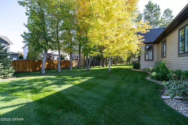 Grand Forks, ND 58201,5576 CHARLIE RAY DR