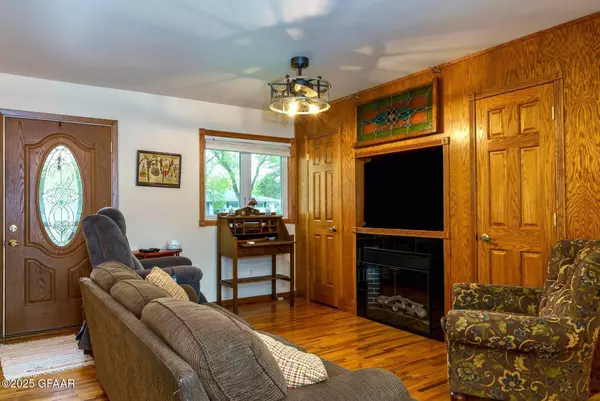East Grand Forks, MN 56721,535 7TH AVE SE