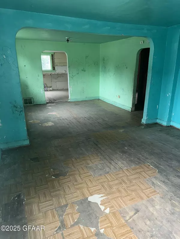 Devils Lake, ND 58301,901 1ST ST NE