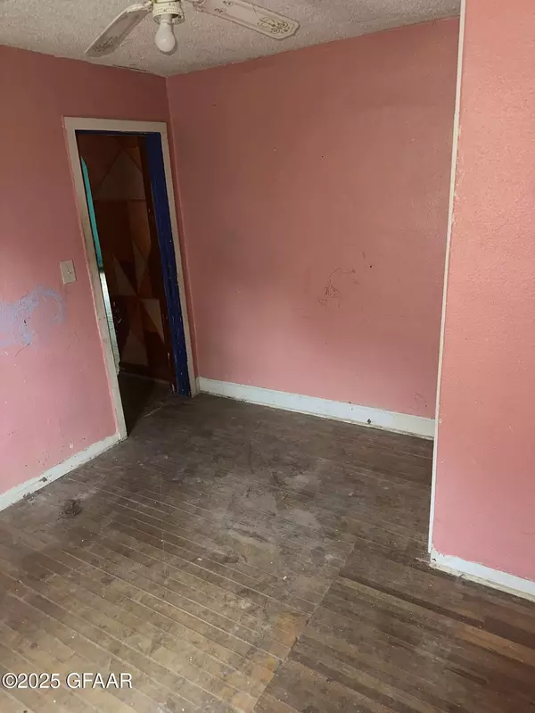 Devils Lake, ND 58301,901 1ST ST NE