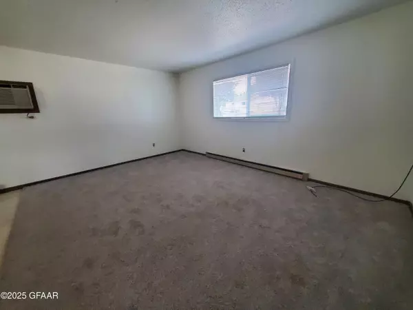 Grand Forks, ND 58201,2505 18TH ST S