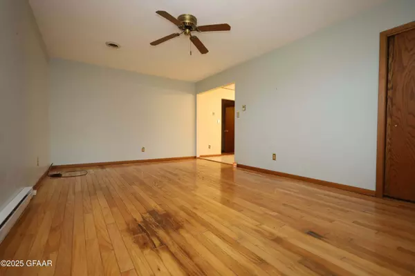 Grand Forks, ND 58203,1214 DARWIN DR