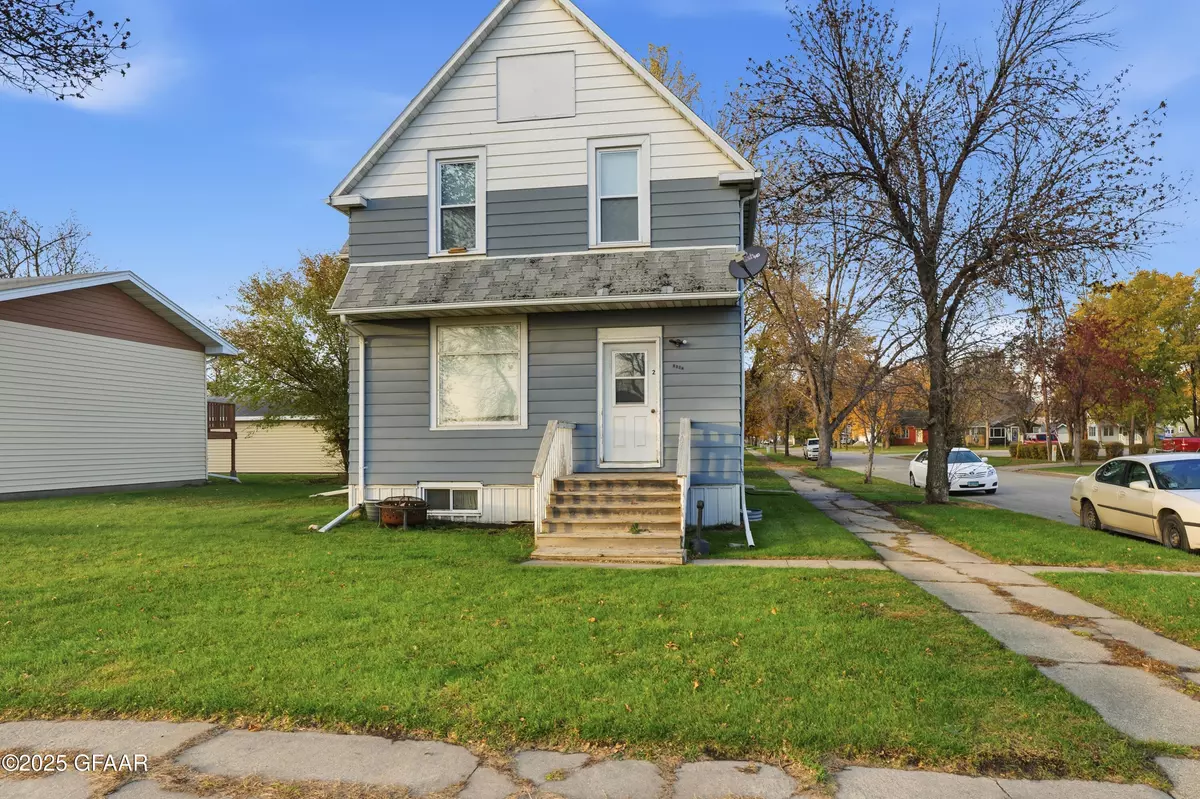 Grand Forks, ND 58203,1502 DYKE AVE