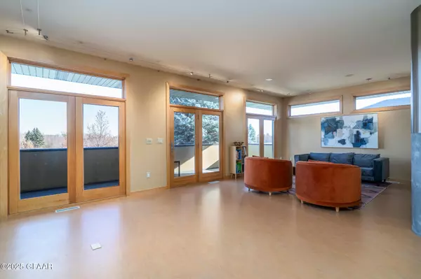 Grand Forks, ND 58201,3012 E ELMWOOD DR