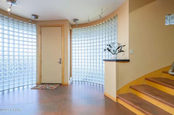 Grand Forks, ND 58201,3012 E ELMWOOD DR