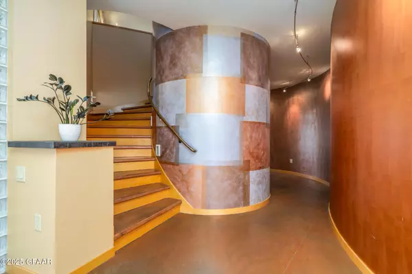 Grand Forks, ND 58201,3012 E ELMWOOD DR