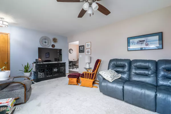 Grand Forks, ND 58201,614 25TH AVE S