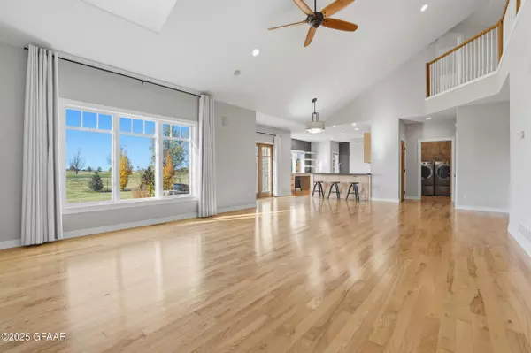 Grand Forks, ND 58201,1586 KINGS VIEW DR