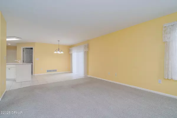 East Grand Forks, MN 56721,819 BURLINGTON DR NW