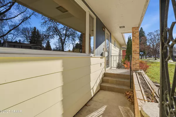 Grand Forks, ND 58201,2903 CLOVER DR