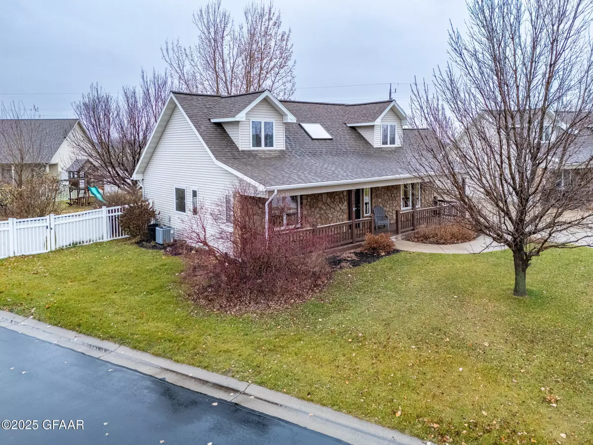 Grand Forks, ND 58201,5696 CYPRESS POINT DR