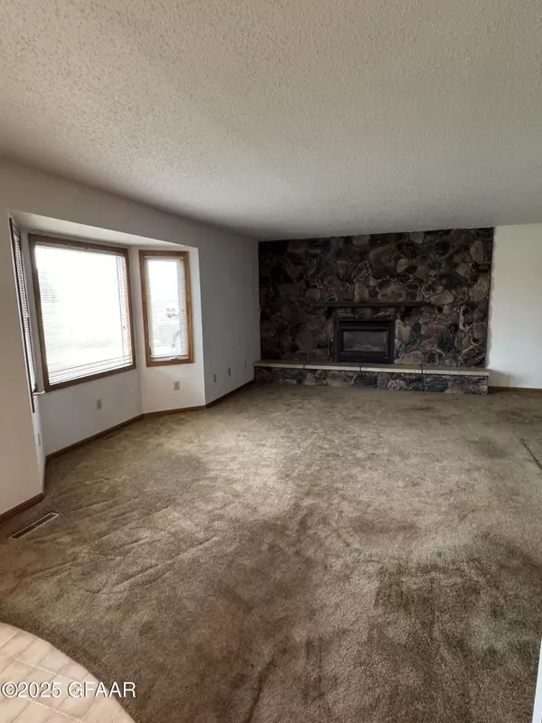 East Grand Forks, MN 56721,435 3RD AVE SE