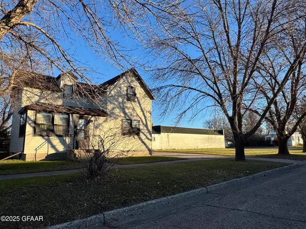 Cavalier, ND 58220,104 MOUNTAIN ST W