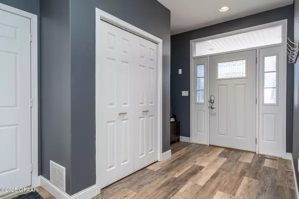 Grand Forks, ND 58201,5596 CYPRESS POINT DR