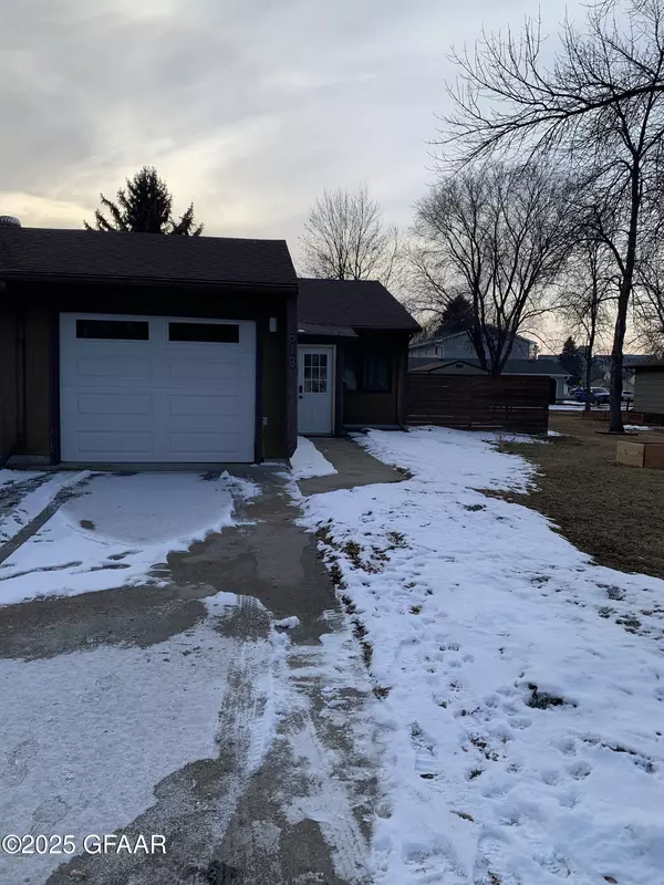 813 PROSPECT AVE, Grafton, ND 58237