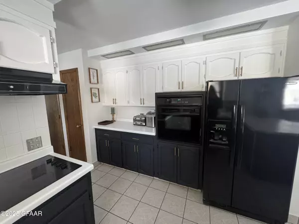 Warren, MN 56762,657 4TH ST