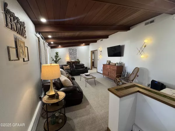 Warren, MN 56762,657 4TH ST