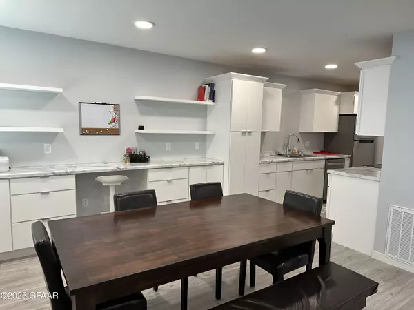 Grand Forks, ND 58201,3510 CHERRY ST C8