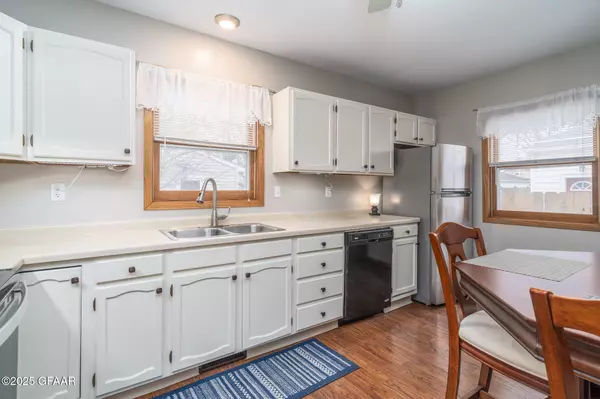 719 5TH ST N Grand Forks, ND 58203