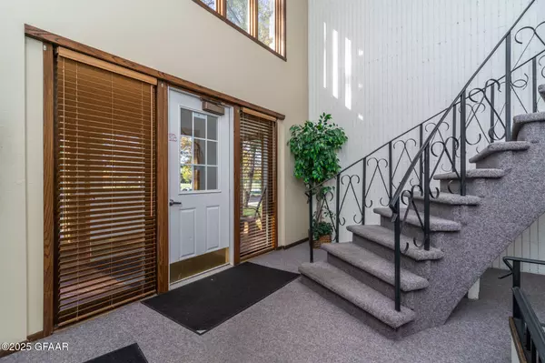 Grand Forks, ND 58201,815 DUKE DR 105