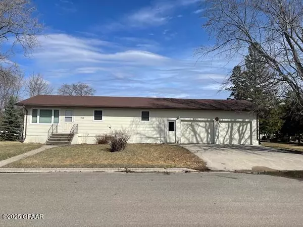 704 HARRIS AVE S, Park River, ND 58270