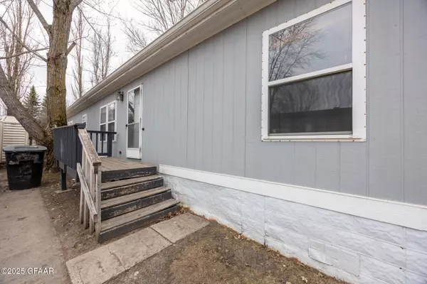 Grand Forks, ND 58201,2499 LAWNDALE RD