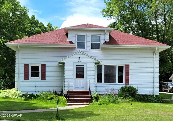 215 3RD ST NE, Hillsboro, ND 58045