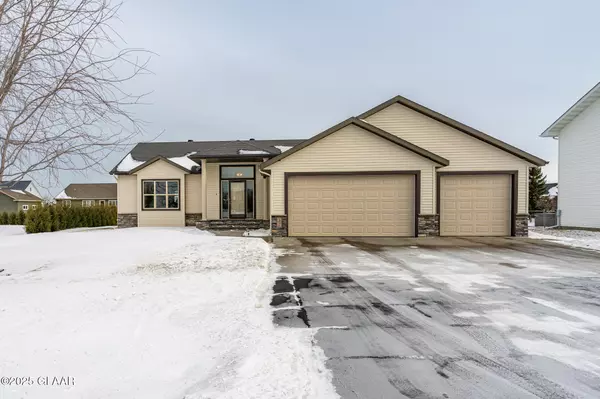 526 PARK DR, Thompson, ND 58278