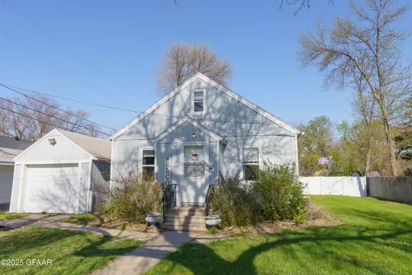 324 5TH AVE SE, Mayville, ND 58257