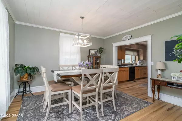 Grand Forks, ND 58203,1742 22ND AVE NE
