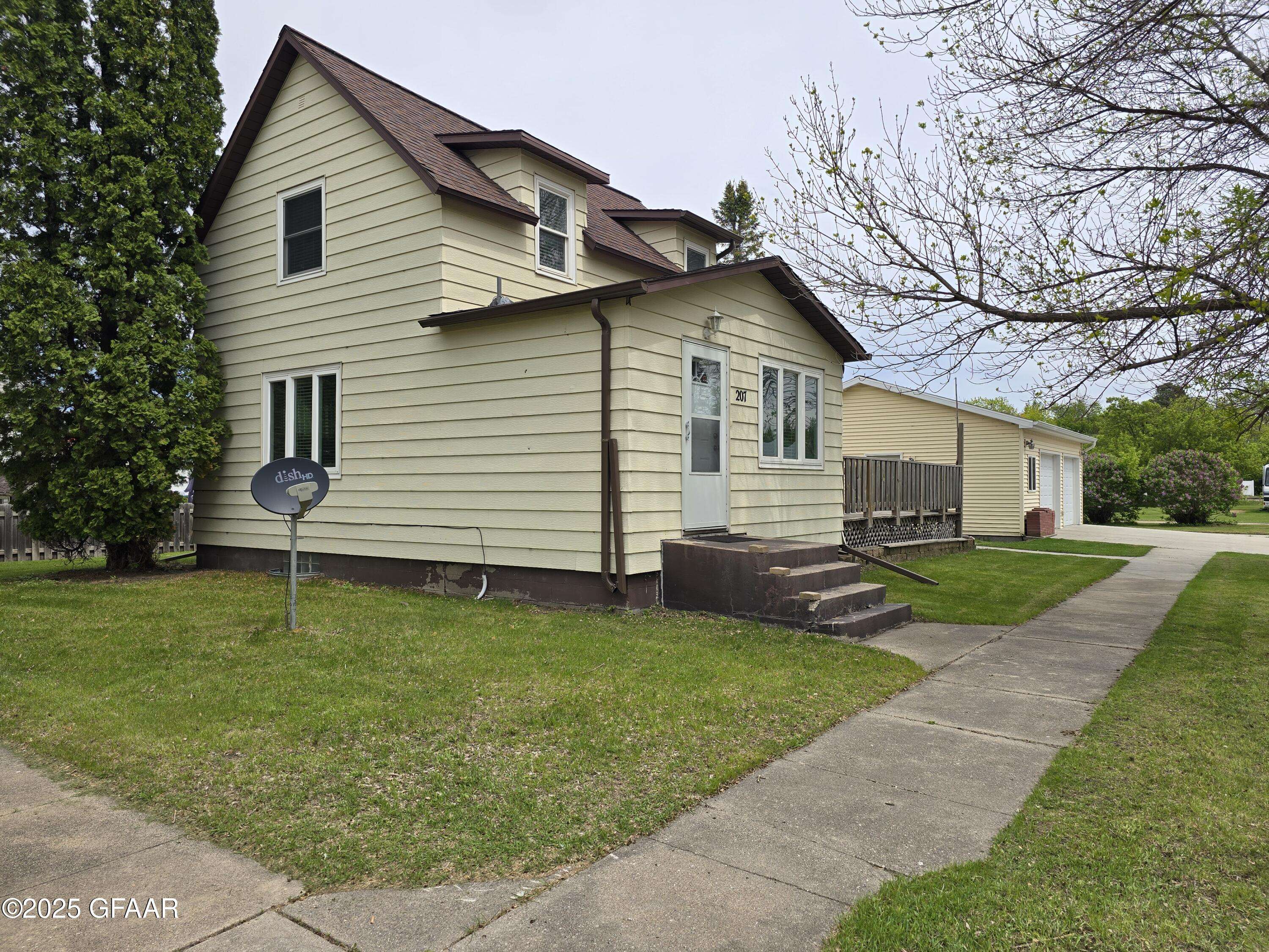 207 WEST MELBOURN AVENUE AVE, Drayton, ND 58225