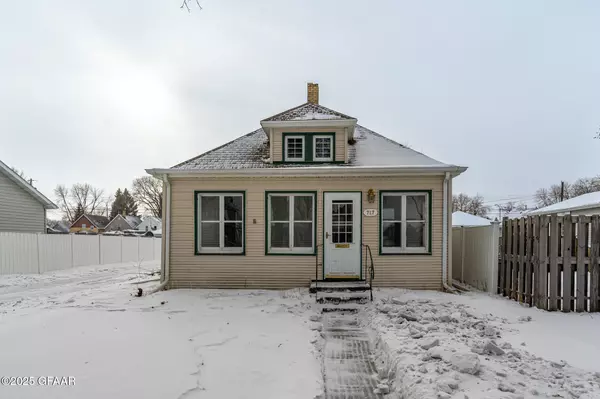 717 N 4TH ST, Grand Forks, ND 58203