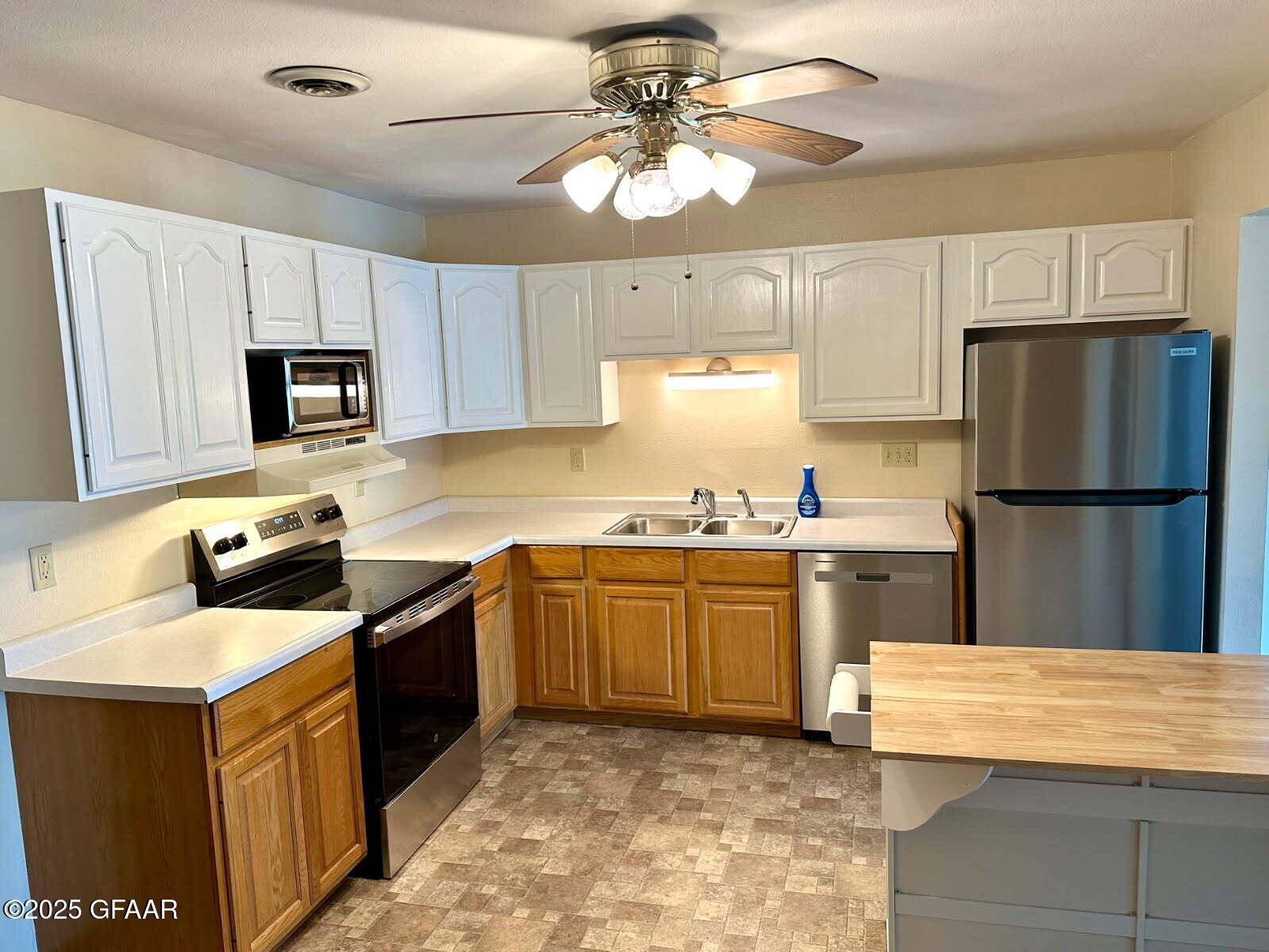 815 DUKE DR 325, Grand Forks, ND 58201