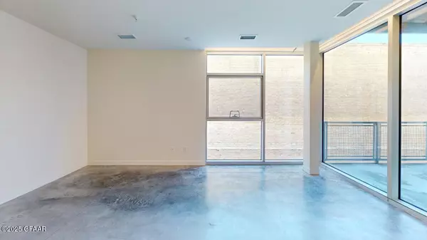 Grand Forks, ND 58201,15 S 4TH ST 307