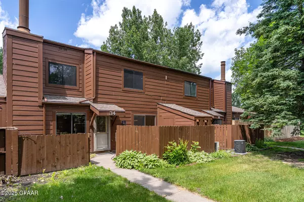 3720 CHERRY ST # I34, Grand Forks, ND 58201