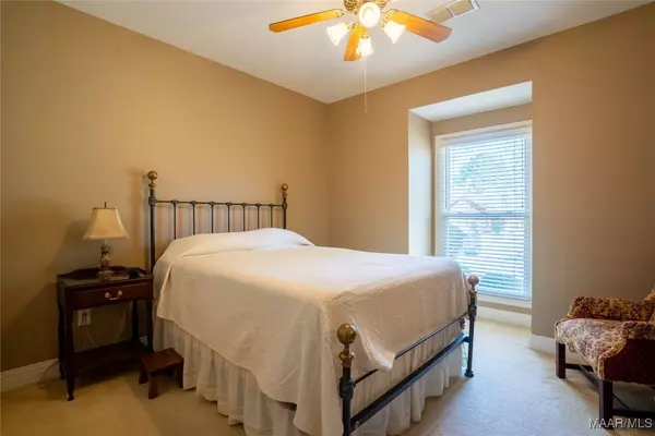 Montgomery, AL 36117,8932 Green Chase DR