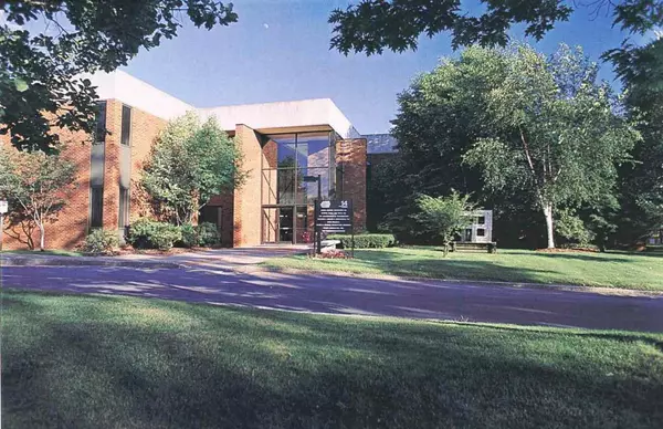 14 CORPORATE WOODS BLVD, Colonie, NY 12211