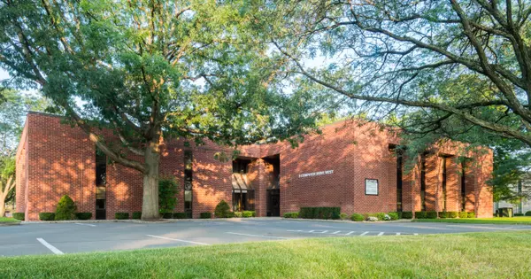 2 COMPUTER DR, Colonie, NY 12205