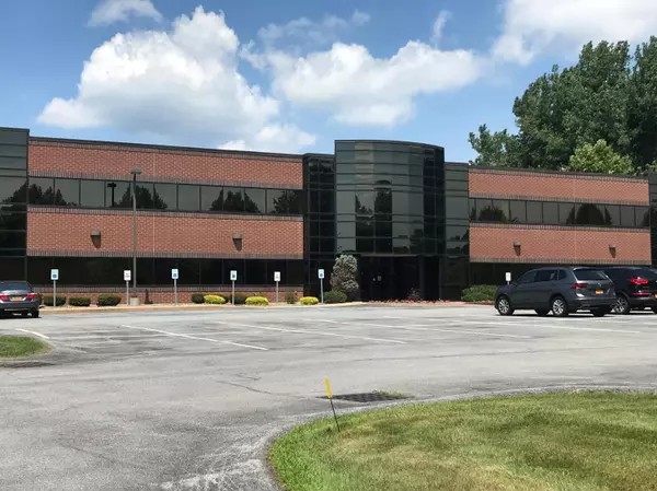3 CORPORATE DR DR, Halfmoon, NY 12065