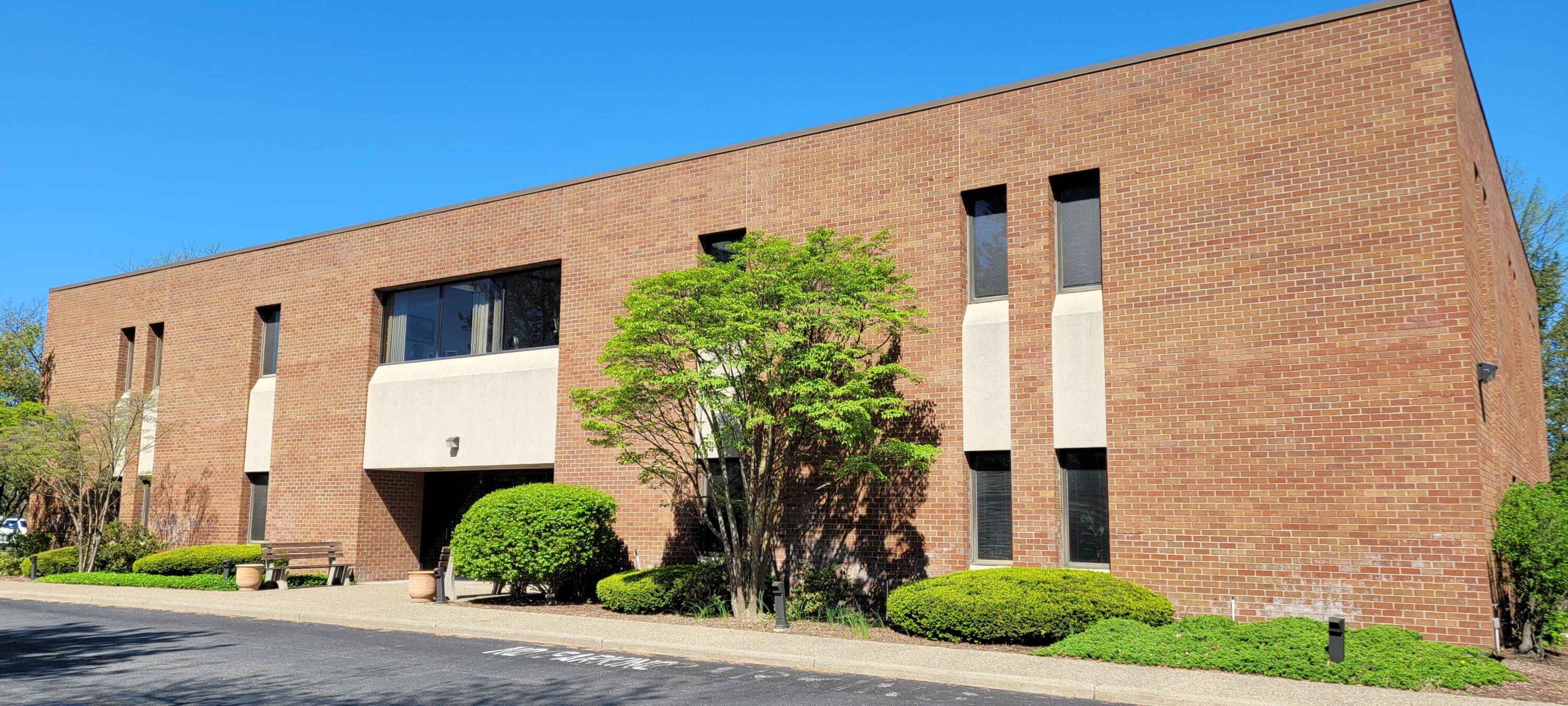 14 Computer DR, Colonie, NY 12205