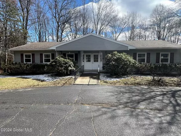 1612 Crescent RD, Clifton Park, NY 12065