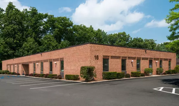 16 COMPUTER DR, Colonie, NY 12205