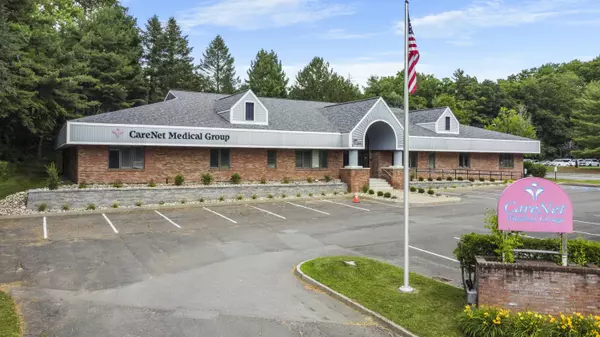 2 Chelsea PL, Clifton Park, NY 12065