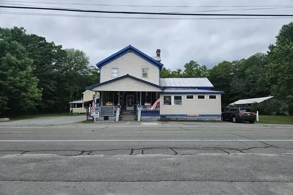 8 Harrisburg RD, Stony Creek, NY 12878